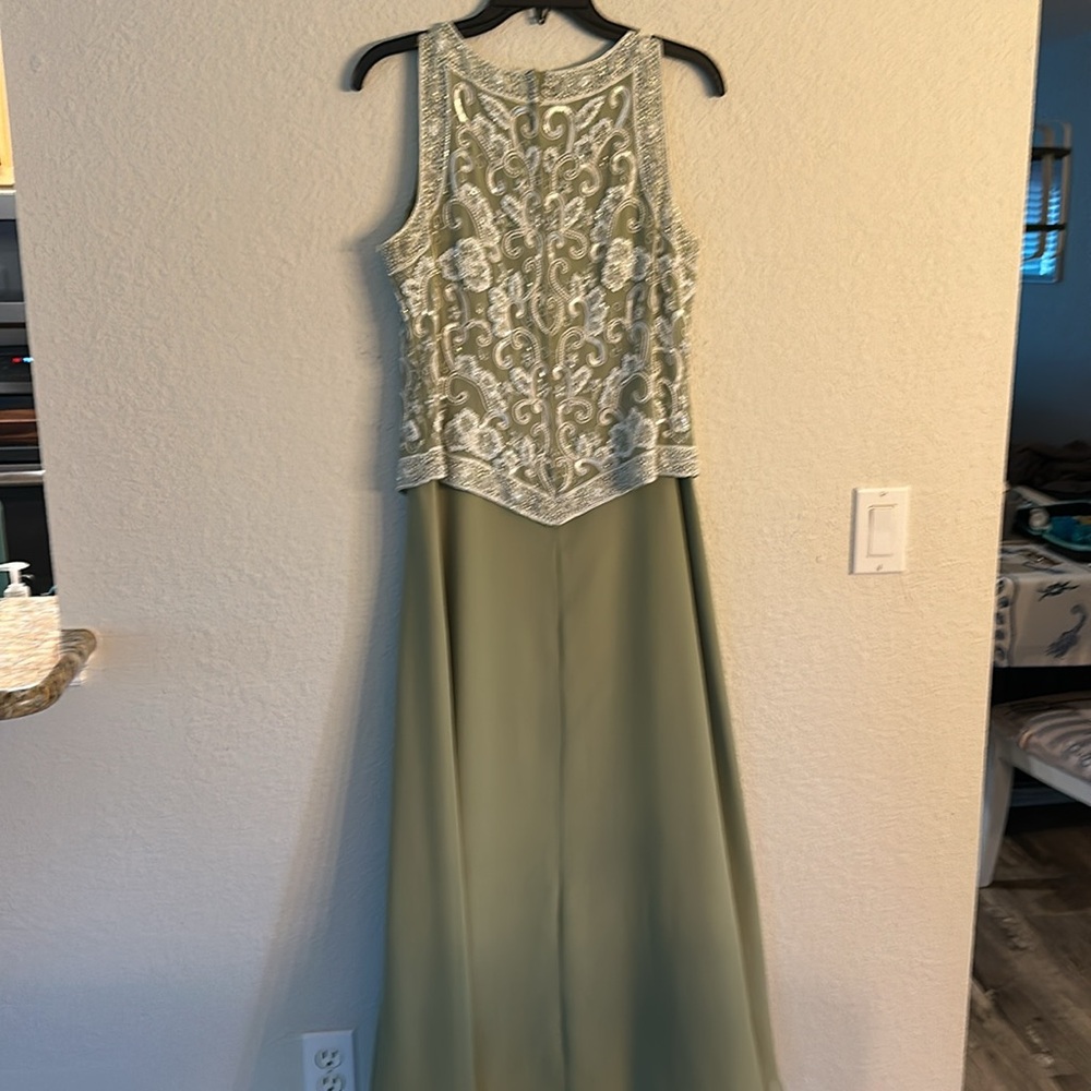 Elegant Sage  Sleeveless Dress - Picture 4 of 4